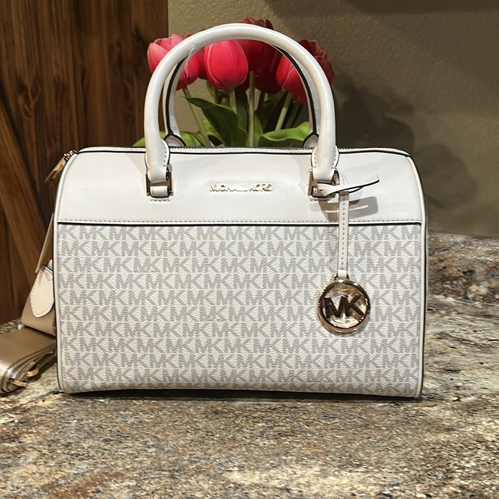 Michael Kors NWT Medium Duffle Satchel Crossbody Bag Travel Vanilla